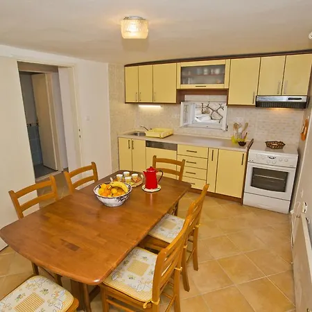 Spacious Apartment *